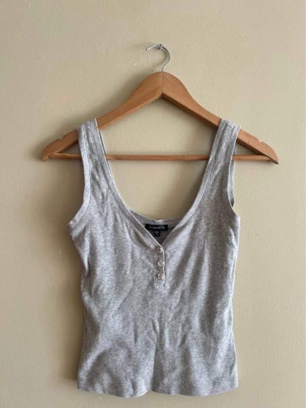 grey top